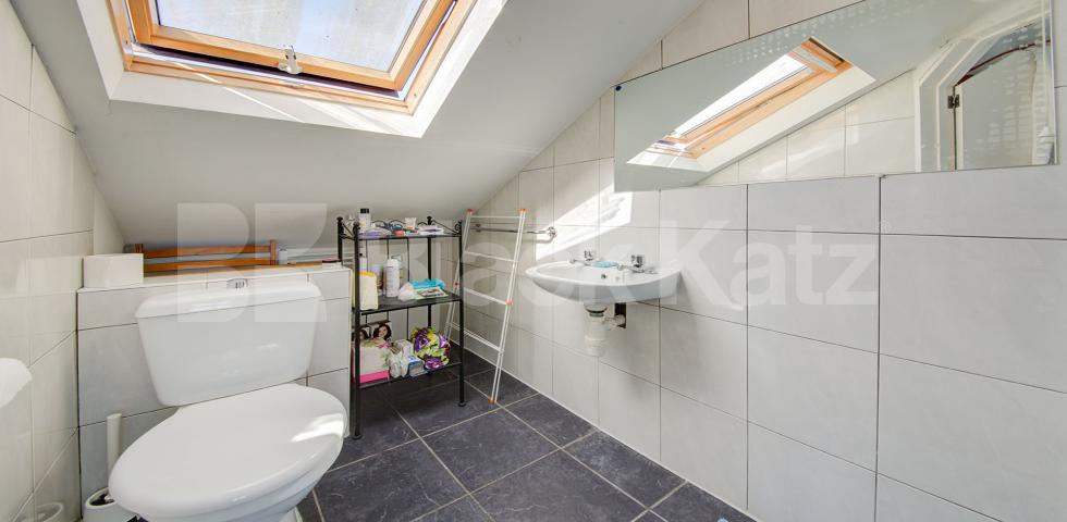 			INCULSIVE OF COUNCIL TAX & TV LICENSE, 3 Bedroom, 1 bath, 1 reception Flat			 Hanley Road *inc council tax and TV license*, FINSBURY PARK-STROUD GREEN